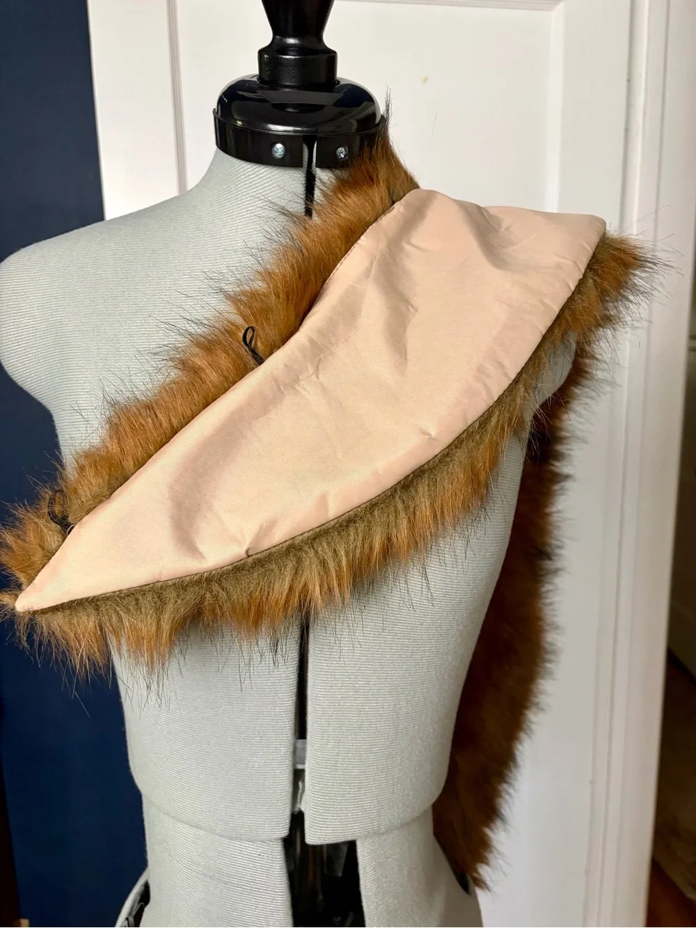 Red Fox Faux Fur Collar, fabric lined, loops on back, 37 x 6, EUC